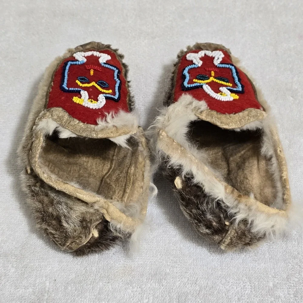 VTG Native American Beaded Child Moccasins Size 1 Fur Lined Thunderbird Handmade